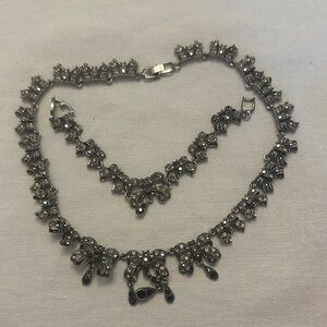 Elegant Silver Women's necklace and bracelet set